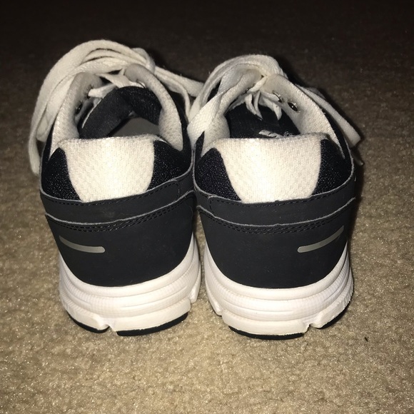 Women’s 9 - Picture 3 of 4